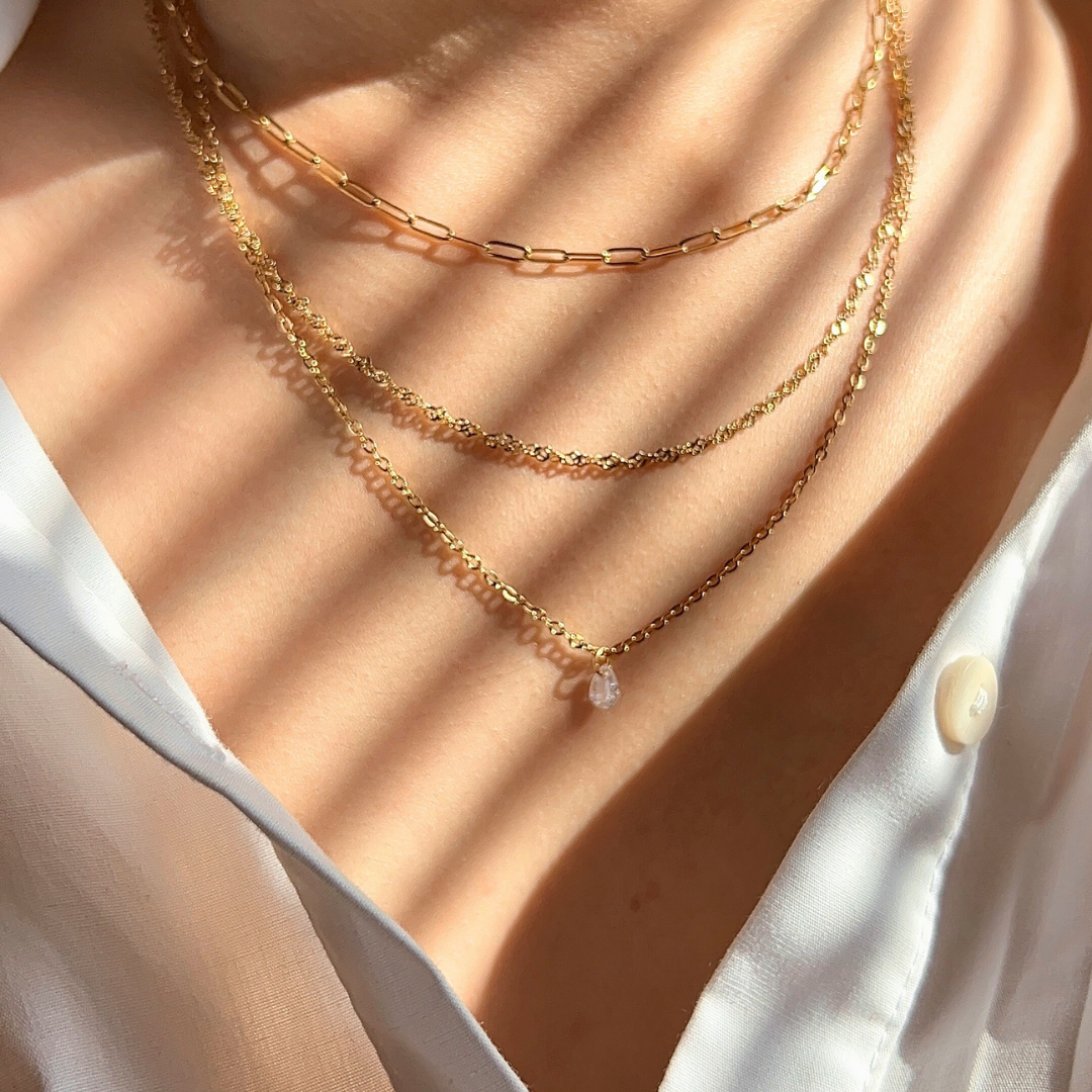 Collar Dorado Triple Capa con Perla