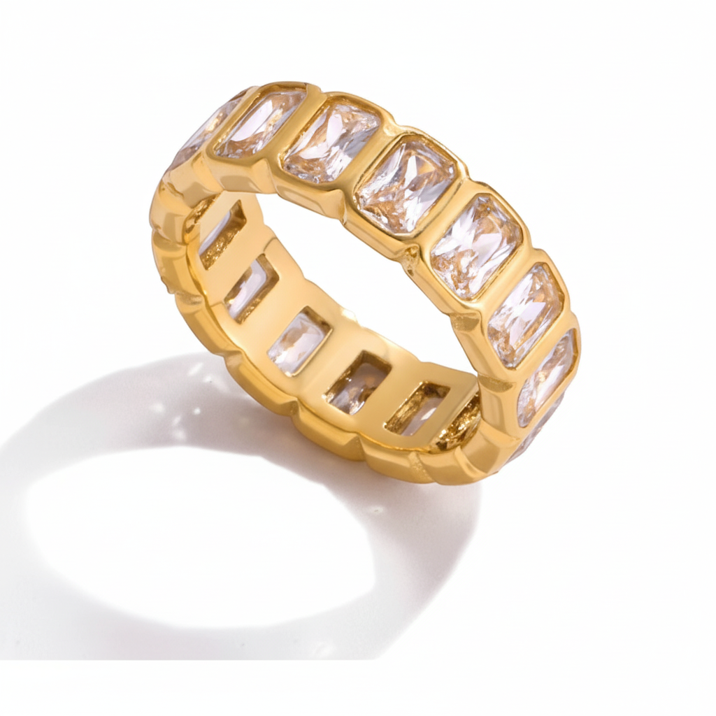 Anillo Dorado Eternity con Zirconia